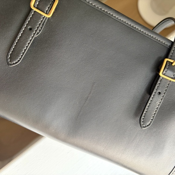 Coach Swing Zip Black Leather Shoulder Bag with Gold Hardware - Picture 7 of 11